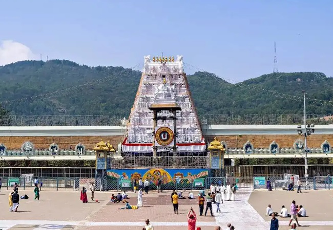 चार गैर हिंदू कर्मचारियों को तिरुमला तिरुपति देस्थानम बोर्ड ने किया सस्पेंड, ईसाई धर्म का कर रहे थे पालन