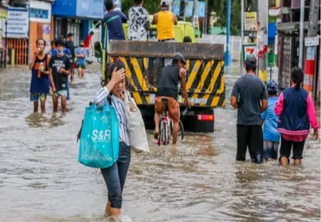 Typhoon in Philippines : फिलीपींस में तूफान से मरने वालों की संख्या 30 , सात लापता
