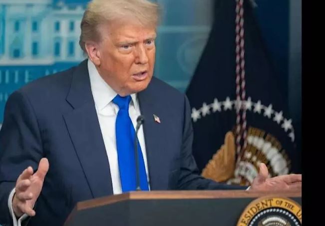 अमेरिका ने यूरोपीय संघ पर लगाया 15 प्रतिशत टैरिफ, 150 अरब डॉलर का ऊर्जा खरीदेगा ईयू