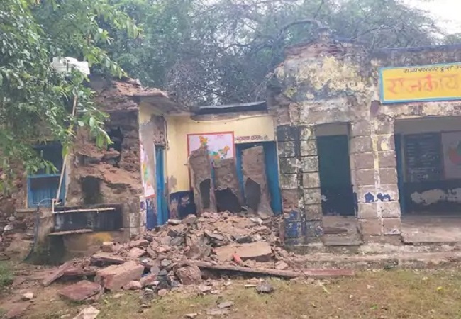Udaipur School Wall Collapse : राजस्थान में स्कूलों की हालत खस्ताहाल, अब उदयपुर में ढही स्कूल की दीवार