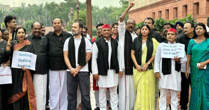 आस्थाओं का काम लोगों को जोड़ना होता है, इसीलिए तोड़नेवाले भाजपाइयों को होती है चिढ़: अखिलेश यादव