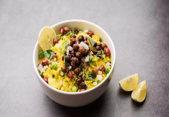 पुराने तरीके का पोहा खाकर हो गए हैं बोर ,आज ही बनाए इस नए तरीके से poha