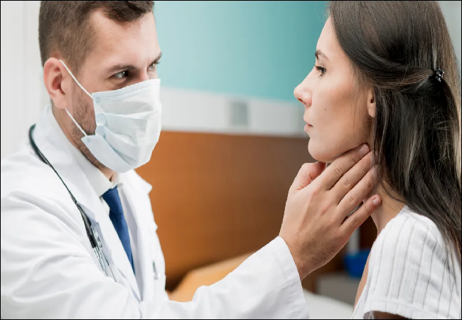 health Tips: आवाज़ में बदलाव और गले में दर्द को बिलकुल न करें अनदेखा ,जानिए इस कैंसर के लक्षण