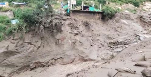 हिमाचल के कंगनी नाले में बाढ़, मनाली-केलांग मार्ग बंद, मृतकों की संख्या में बढ़ोतरी की आशंका