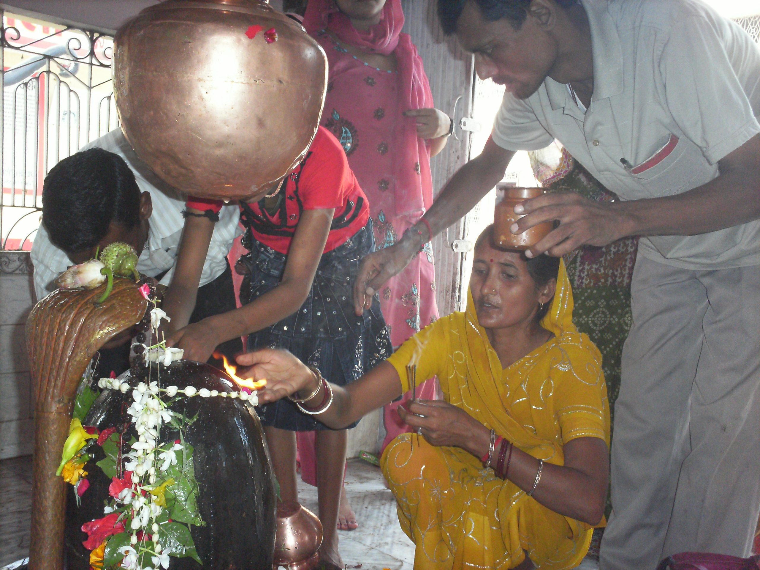 सावन का दूसरा सोमवार,शिवालयों में उमड़ी भक्तों की भीड़,नेपाल से भी पहुंचे श्रद्धालु