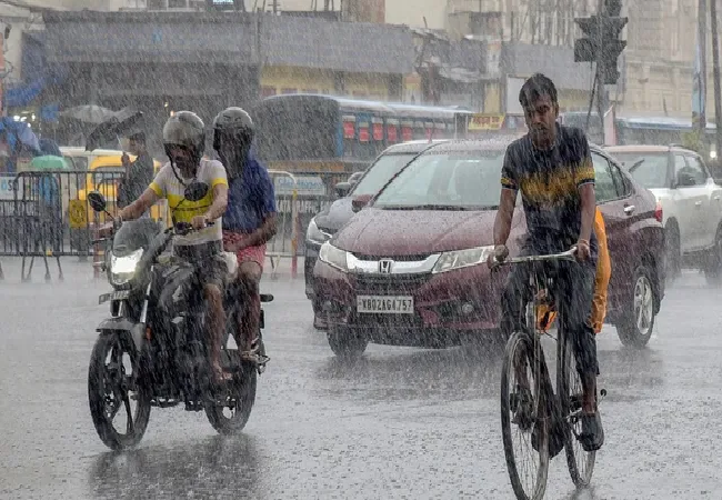 Up Weather Update: लखनऊ-गोरखपुर सहित कई जिलों में भारी बारिश का अलर्ट, जानिए IMD का रिपोर्ट