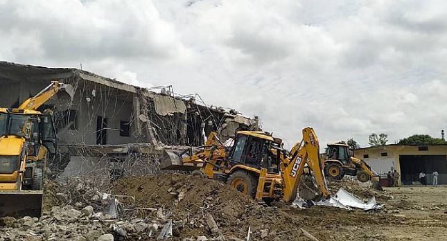 जमालुद्दीन उर्फ छांगुर बाबा का काला साम्राज्य हुआ जमींदोज, तीन दिनों तक जारी रहा बुलडोजर एक्शन