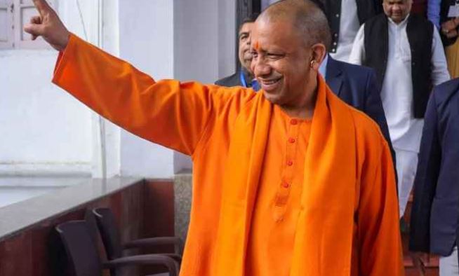 मुख्यमंत्री योगी आदित्यनाथ गाजियाबाद में दूधेश्वरनाथ मंदिर पर किया दर्शन,पहुंचे मेरठ,करेंगे कांवड़ियों पर फूलों की बारिश