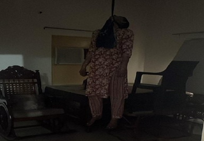 UP News : लखनऊ में एएसपी मुकेश प्रताप सिंह की पत्नी ने की आत्महत्या