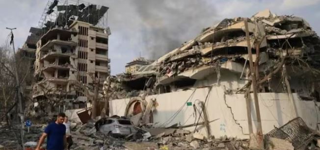 गाजा में मदद के लिए जुटे 85 फिलीस्तीनियों की मौत इजराइल ने निकासी आदेश किए जारी