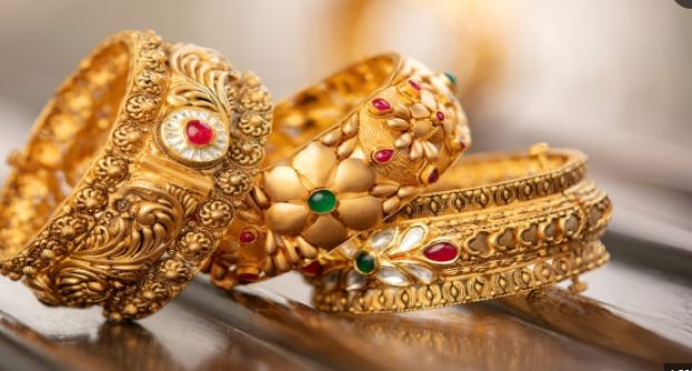 Gold and Silver Rate Today: सराफा बजार में रौनक, महंगा हुआ सोना, चांदी में भी आई उछाल
