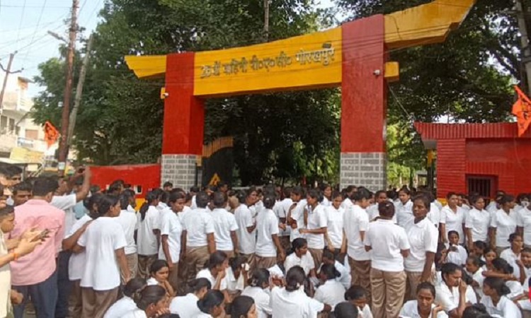 गोरखपुर: ट्रेनिंग कैंप में अव्यवस्थाओं पर भड़कीं महिला सिपाही, बिजली-पानी और बाथरूम में गंदगी से परेशान होकर किया प्रदर्शन