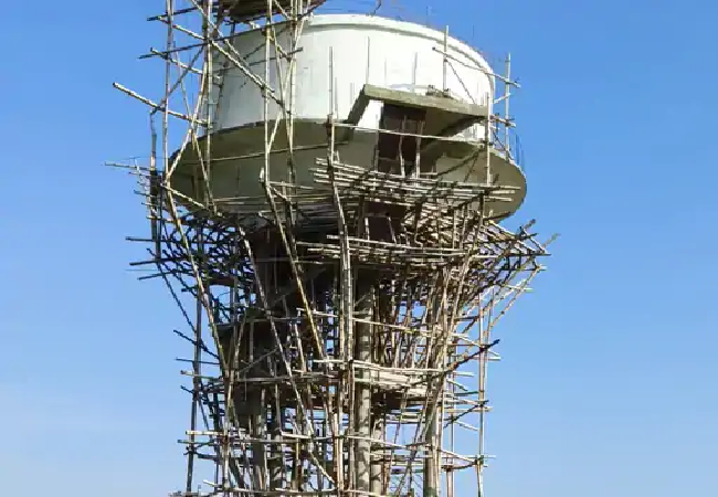 Jal Jeevan Mission : बलरामपुर के कमदा गांव में जल जीवन मिशन की बड़ी लापरवाही, 4 साल से टंकी अधूरी, ग्रामीण पानी को तरस रहे