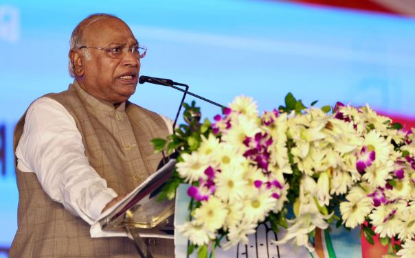 ओडिशा के लिए BJP का योगदान ZERO, मोदी जी, यहां के लोगों की मेहनत की कमाई का पैसा अपने अरबपति मित्रों को सौप रहे: खरगे