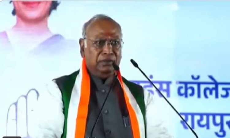 महाराष्ट्र के बाद अब बिहार में चुनाव से पहले वोटर लिस्ट में घपला कर रही मोदी सरकार : मल्लिकार्जुन खरगे