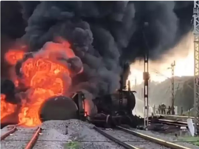 VIDEO VIRAL : तमिलनाडु में डीजल ले जा रही मालगाड़ी में लगी भीषण आग, 8 एक्सप्रेस ट्रेनों को रद्द और 5 ट्रेनों का मार्ग बदला