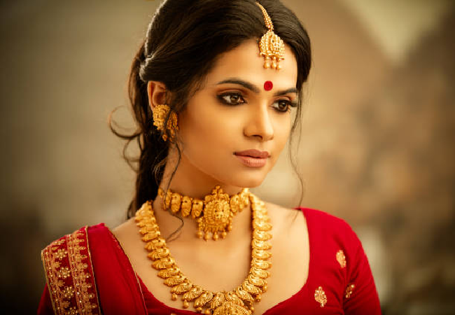 Hariyali Teej 2025: BB क्रीम से लेकर गजरे तक, हरियाली तीज में बेस्ट लुक के लिए ट्राई करें ये स्टाइल