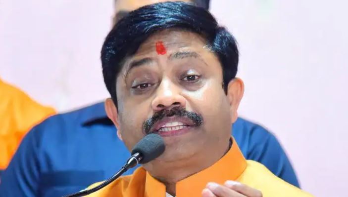 यूपी में ब्यूरोक्रेसी हुई बेलगाम: अफसरशाही से त्रस्त हुए योगी सरकार के एक और मंत्री, सीएम से लगाई गुहार
