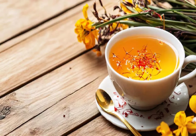 Coock Tips: मानसून में जरूर ट्राई करें केसर वाली चाय, बारिश का मजा हो जाएगा दोगुना