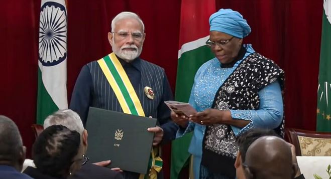 PM मोदी को मिला नामीबिया का सर्वोच्च सम्मान, ऑर्डर ऑफ द मोस्ट एंशिएंट वेल्वित्चिया मिराबिलिस से नवाजे गए