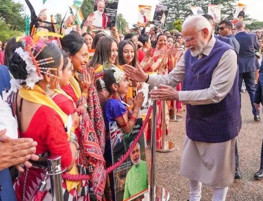 प्रधानमंत्री मोदी पहुंचे लंदन, स्वागत में उमड़े लोग, उन्होंने अपने एक्स पोस्ट में तस्वीरें की साझा