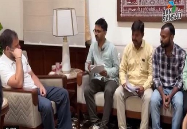 राहुल गांधी ने ऑर्डिनेंस फैक्ट्रियों से आए कर्मचारियों के प्रतिनिधिमंडल से की मुलाकात, कहा-इनकी आवाज हम पूरी मजबूती से उठाएंगे
