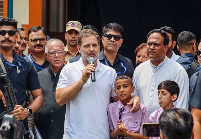 राहुल गांधी का सराहनीय कदम, PAK की गोलीबारी में अनाथ हुए 22 बच्चों की शिक्षा का उठाएंगे खर्च