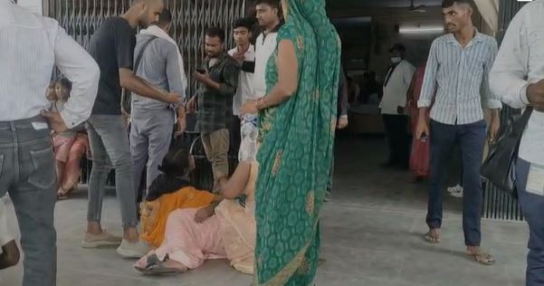 संतकबीरनगर: तहसील गेट के सामने पति ने पत्नी की चाकू मारकर की हत्या, पुलिस हिरासत में आरोपी