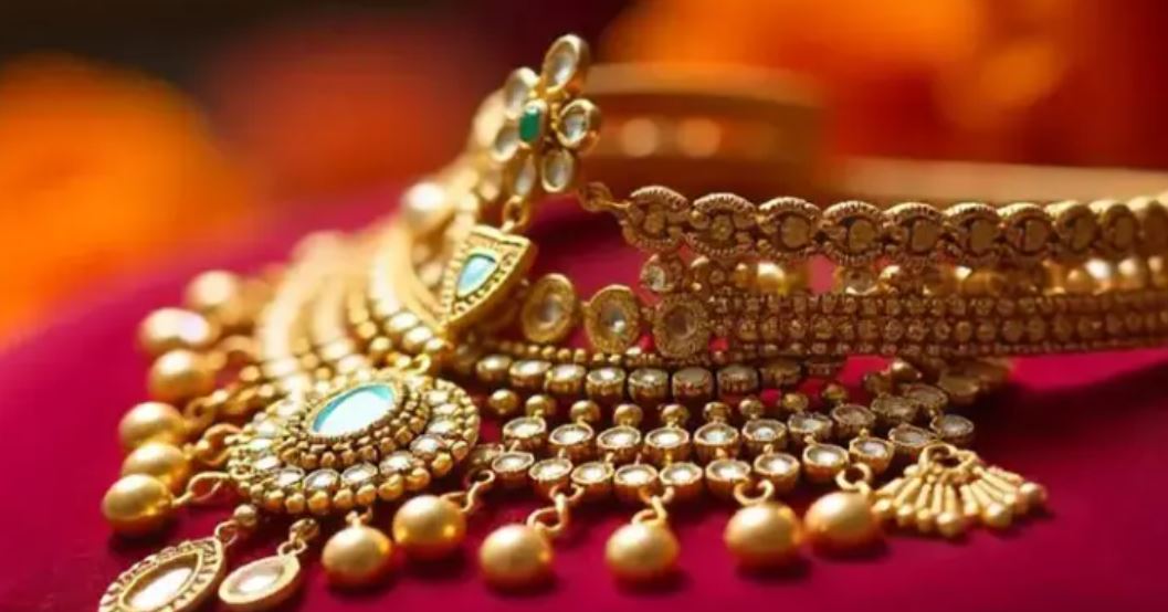 Bullion Market: देश भर में सोना हुआ सस्ता, चांदी में भी आई गिरावट