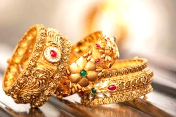 Bullion market: सोना में लगातार आ रही उछाल, चांदी के भाव में नहीं कोइ बदलाव