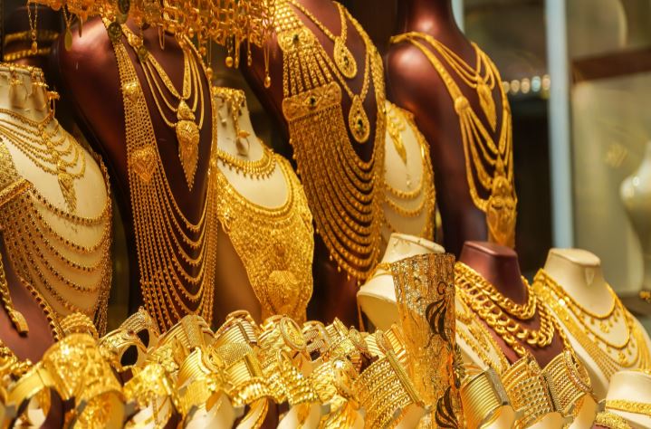 आज सोने की फिर बढ़ी चमक, चांदी अपने उसी दाम में