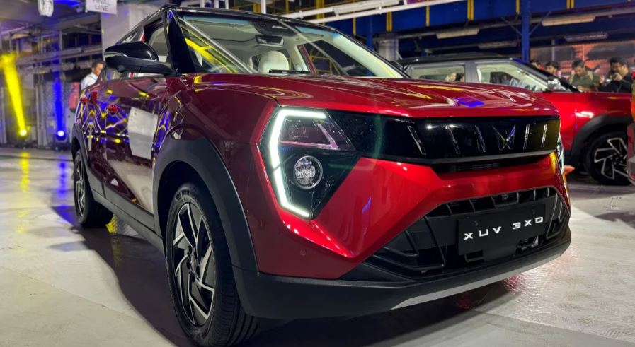 Mahindra XUV 3XO : स्मार्ट फीचर्स के साथ लॉन्च हुई महिंद्रा एसयूवी कार, लोगों के बजट में Fit