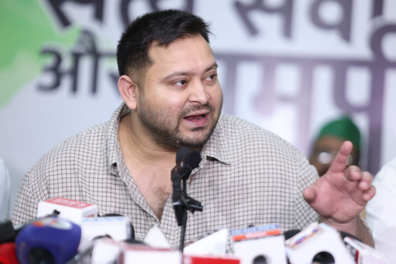 Bihar Elections 2025 : नीतीश सरकार जो 20 साल में नहीं कर पाई, हम 20 माह में 20 काम कर दिखायेंगे, तेजस्वी ने राजद का घोषणा पत्र जारी किया