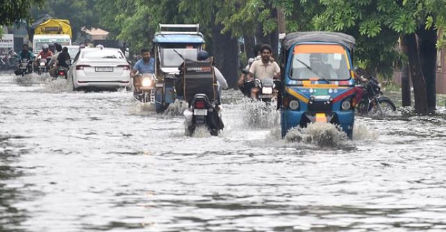 Weather Alert: बारिश बनने लगी अब मुसीबत, नदियों का बढ़ने लगा जलस्तर, मौसम विभाग ने जारी किया अलर्ट