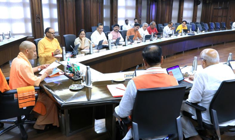Yogi Cabinet meeting: योगी सरकार की कैबिनेट बैठक में 37 अहम प्रस्तावों पर लगी मुहर, महिलाओं के नाम रजिस्ट्री कराने पर मिलेगी छूट