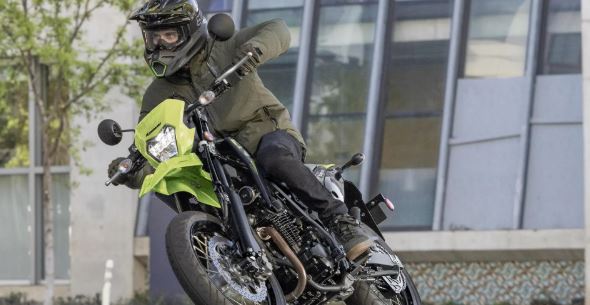 2026 Kawasaki KLX230 : 2026 कावासाकी KLX230 भारत में लॉन्च, ऑफ-रोड मोटरसाइकिल की कीमत में हुई भारी कटौती