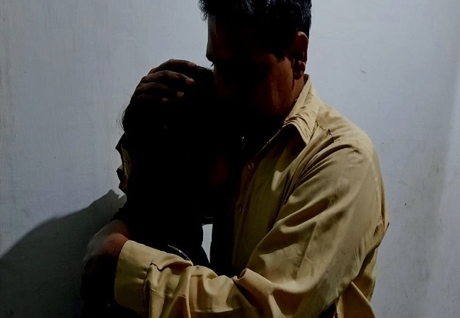 पांच लाख के लिए अब्बू ने 50 साल के बुजुर्ग से करा दिया नाबालिग बेटी का निकाह