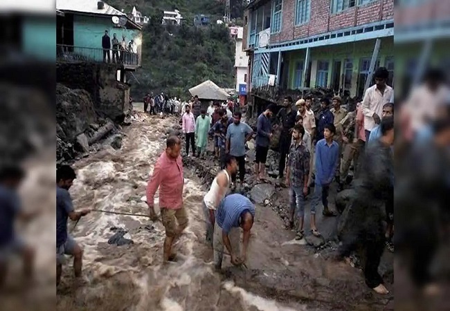 अब जम्मू में फटा बादल, 33 लोगों की मौत 120 घायल, 220 लोग लापता