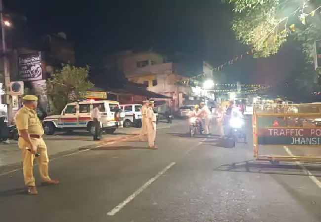 Security Beefed Up Ahead Of Ganesh Chaturthi: बबीना पुलिस ने बस स्टैंड, रेलवे स्टेशन और हाईवे पर की चेकिंग