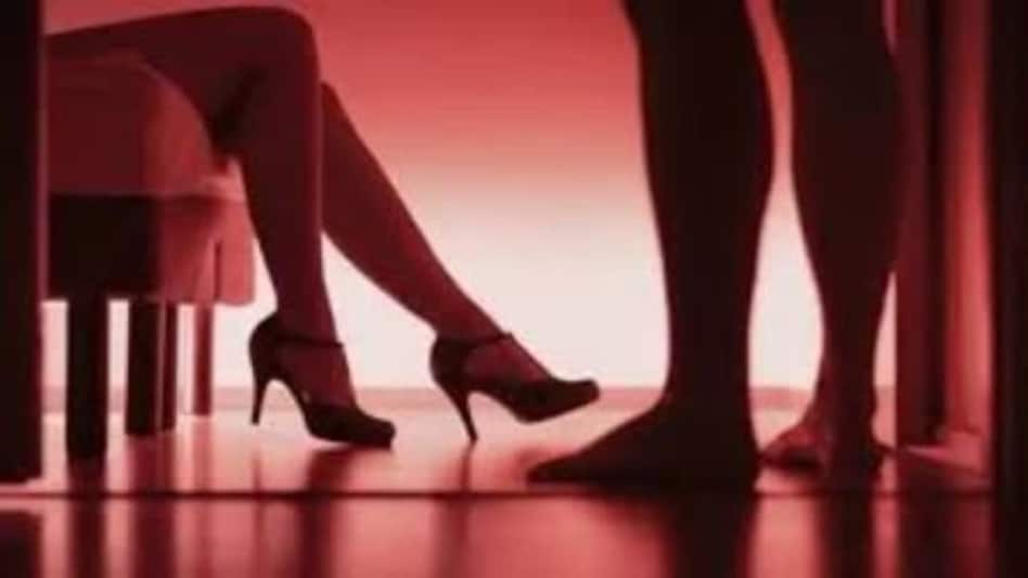 महराजगंज में सेक्स रैकेट का भंडाफोड़, तीन महिलाएं व दो युवक दबोचे