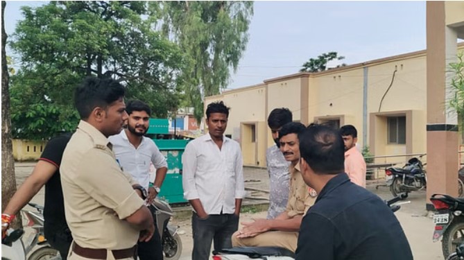 UP News : सो रहे शौहर की आंख में मिर्च डाल पत्नी ने चाकू से गोदा, प्राइवेट पार्ट काटकर किया अलग, हालत गंभीर