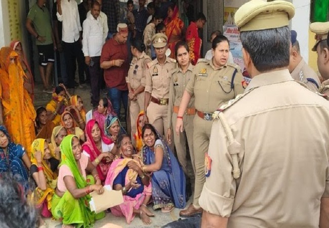 अमेठी में जमीन विवाद को लेकर डबल मर्डर, युवक ने विधवा भाभी और भतीजे की कुल्हाड़ी से कर दी हत्या