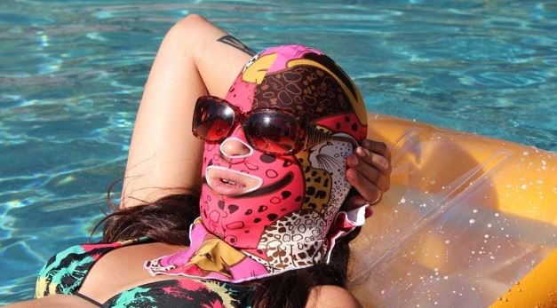 China Facekini : चीन में लोकप्रिय हो रहा डिज़ाइनर फेस कवर , जानें फेसकिनी स्किनकेयर ट्रेंड के बारे में सब कुछ