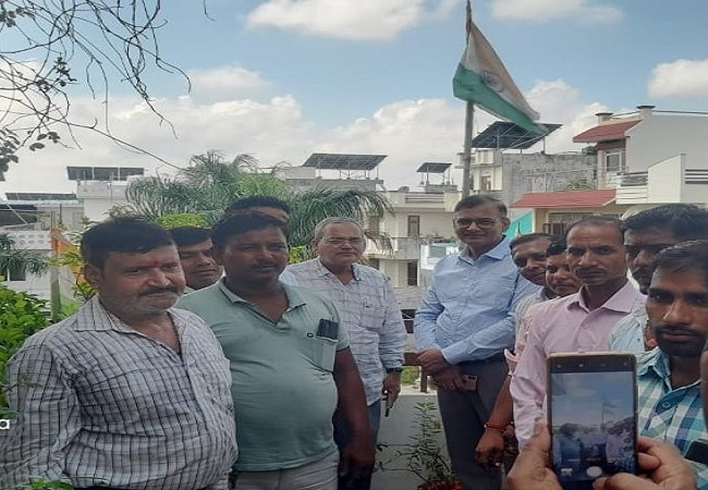 भारतीय पत्रकार वेलफेयर, एसोसिएशन ने कार्यालय पर किया झंडारोहण