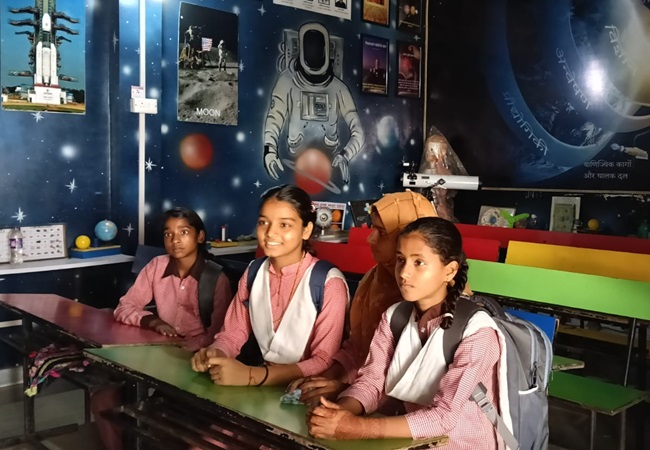 मंडलायुक्त का ड्रीम प्रोजेक्ट धरातल पर हुआ फिसड्डी साबित, छात्र नहीं जानते टेलीस्कोप और रॉकेट का नाम, 101 नक्षत्र शाला पर हुए 2 करोड़ 28 लाख रूपये खर्च
