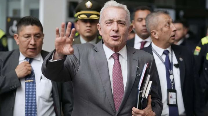 Former Colombian President Alvaro Uribe : कोलंबिया के पूर्व राष्ट्रपति ने दिया था रिश्वत, कोर्ट ने सुनाई 12 साल नजरबंदी की सजा