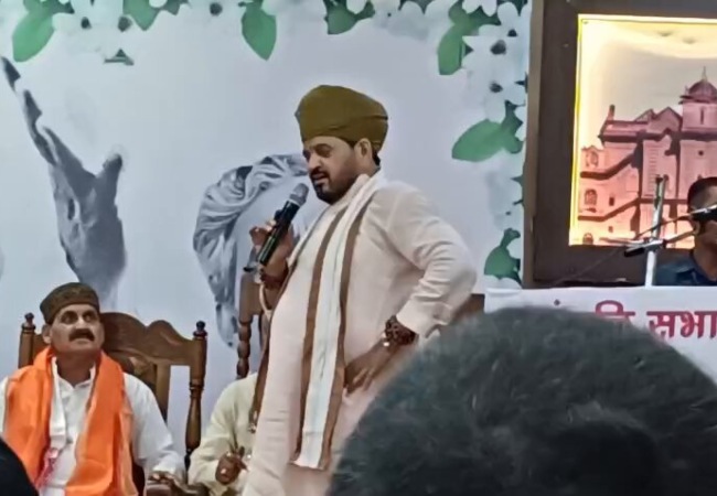 Video-बीजेपी के पूर्व सांसद बृजभूषण शरण सिंह के बाबा रामदेव को लेकर बिगड़े बोल, कहा-रामदेउवा जिसके नाम पर कमा खा रहा है…