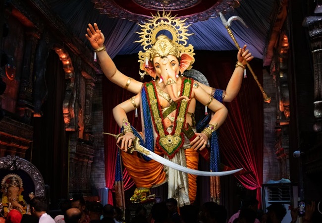 गणेश उत्सव की देशभर में मची धूम, भक्तों ने बप्पा का किया स्वागत; राष्ट्रपति और पीएम ने दी शुभकामनाएं