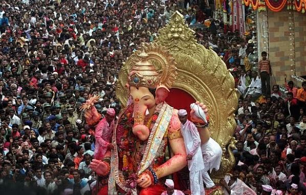 Ganpati Visarjan 2025 : गणपति विसर्जन के समय करें ये चमत्कारी उपाय ,  बनी रहेगी बप्पा की कृपा