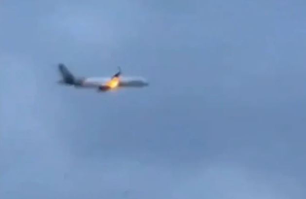 जर्मनी जा रहे विमान में हवा में आग लगी ,  इटली में सुरक्षित उतरा